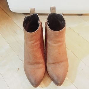 2" caramel booties